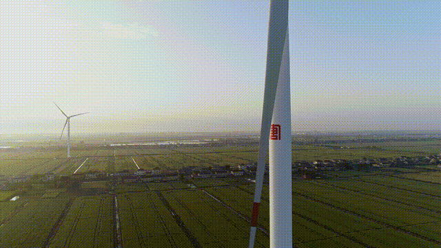 無人機拍攝到的風(fēng)電畫面 (1).gif